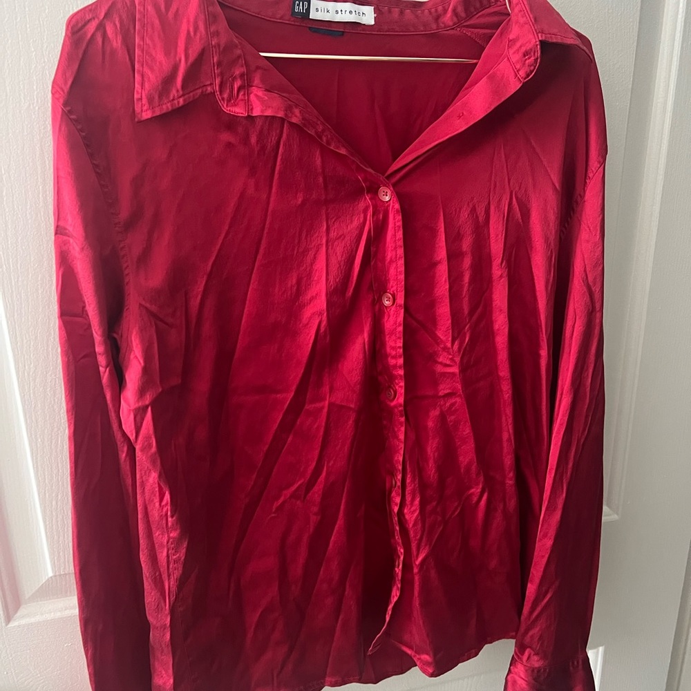 Gap Silk Stretch Buttonup in Red